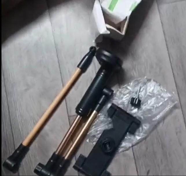 Mobile Phone & Tablet Stand - Flexible Clip - Wishlect