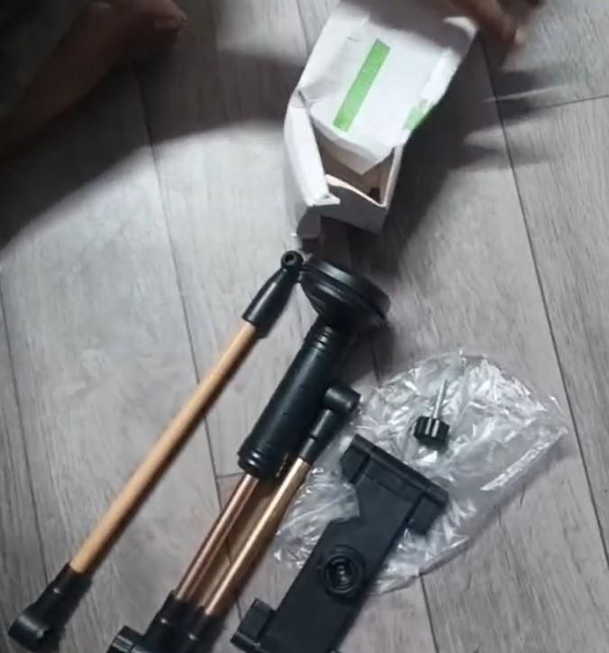 Mobile Phone & Tablet Stand - Flexible Clip - Wishlect